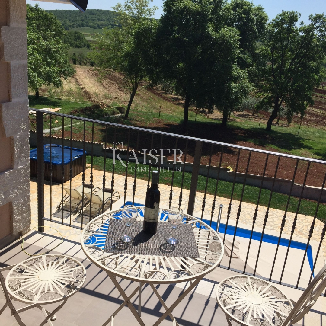 Istria - Parenzo, villa rustica moderna con piscina