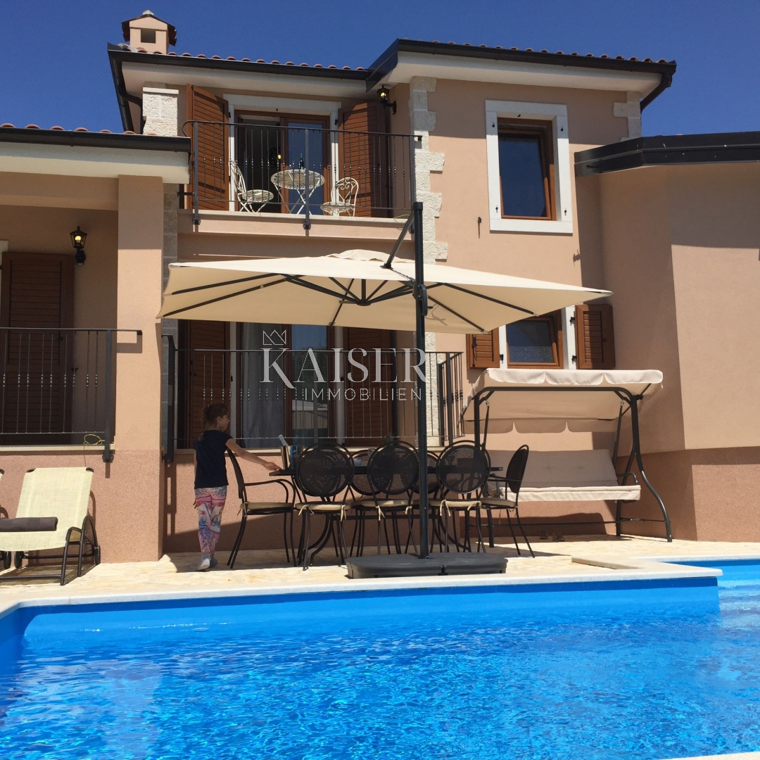 Istria - Parenzo, villa rustica moderna con piscina
