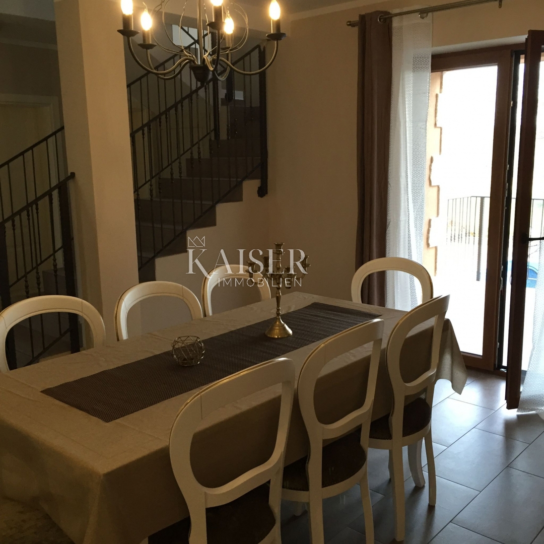 Istria - Parenzo, villa rustica moderna con piscina