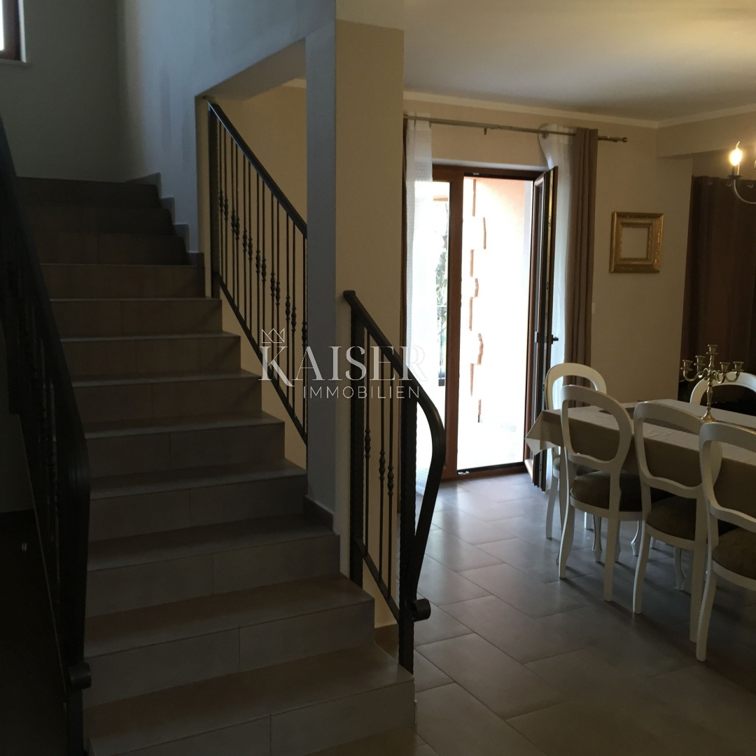 Istria - Parenzo, villa rustica moderna con piscina