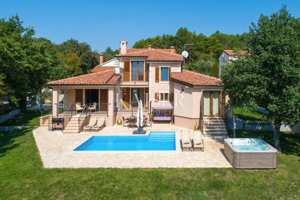Istria - Parenzo, villa rustica moderna con piscina