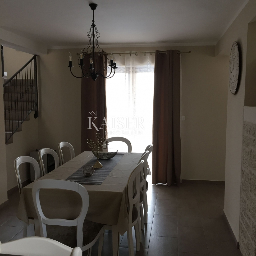 Istria - Parenzo, villa rustica moderna con piscina