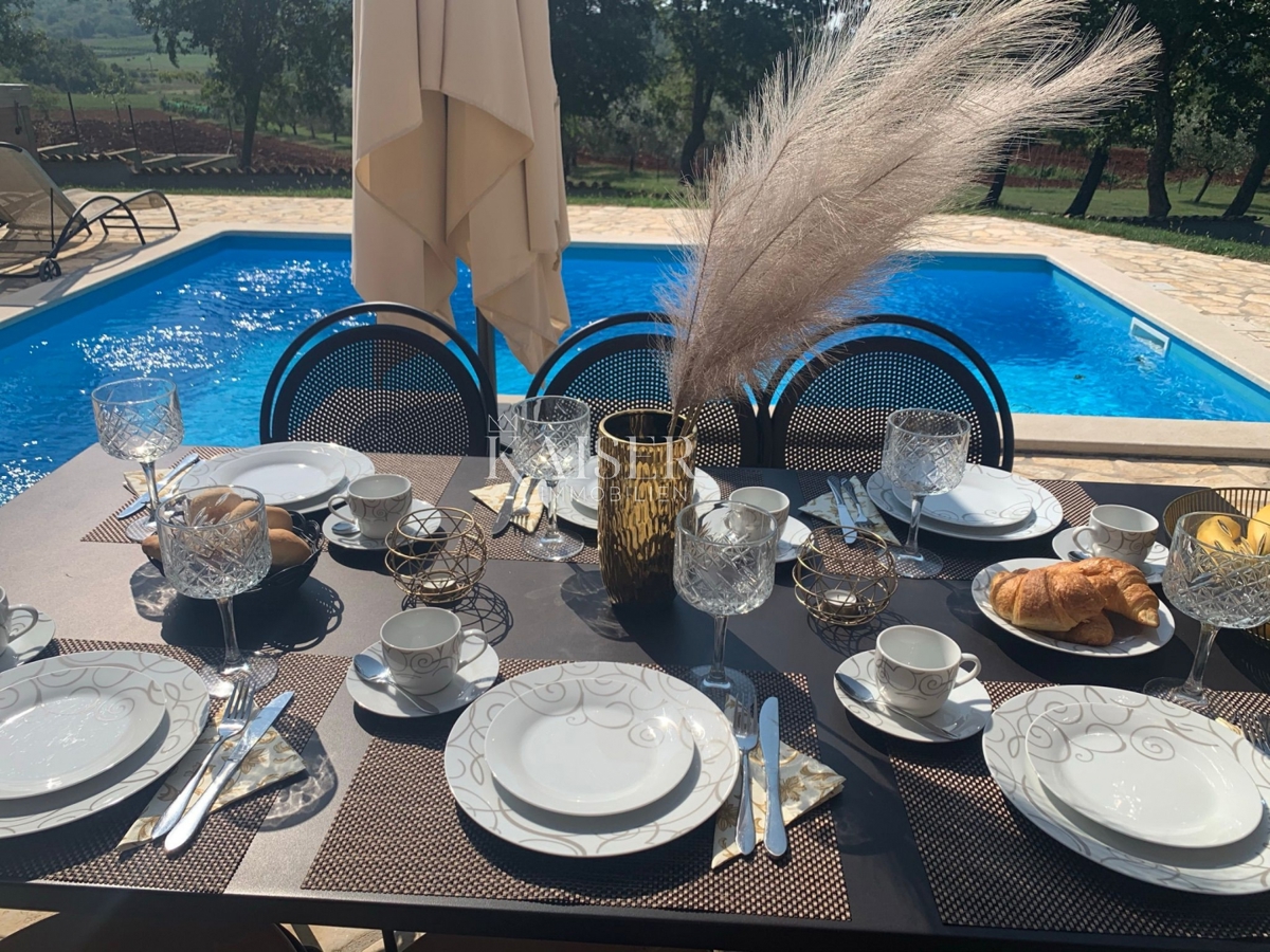 Istria - Parenzo, villa rustica moderna con piscina
