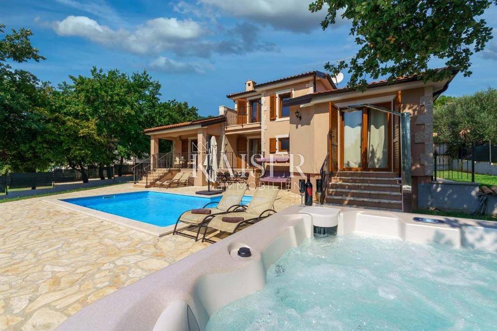 Istria - Parenzo, villa rustica moderna con piscina