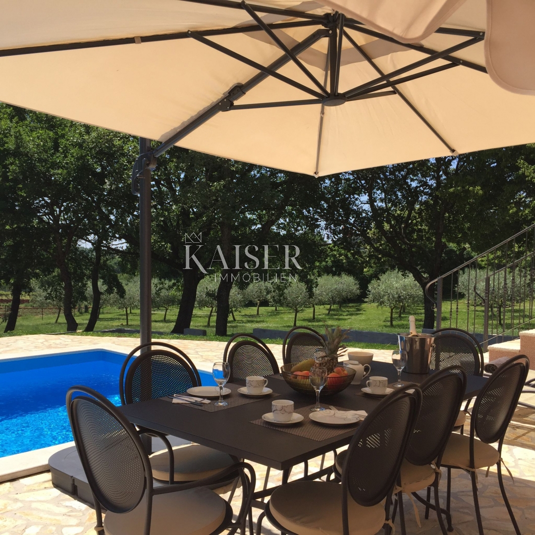 Istria - Parenzo, villa rustica moderna con piscina