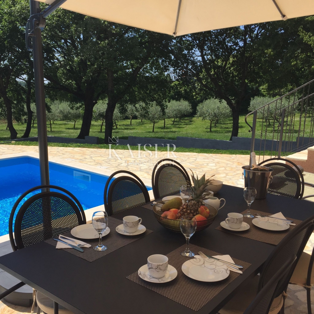 Istria - Parenzo, villa rustica moderna con piscina