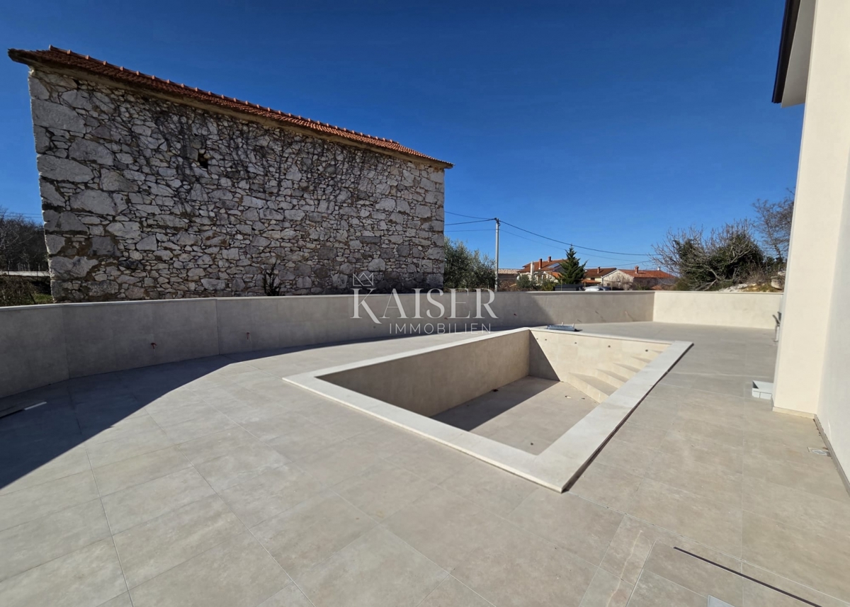 Isola di Krk, zona Dobrinj - villa esclusiva con piscina, 210m2