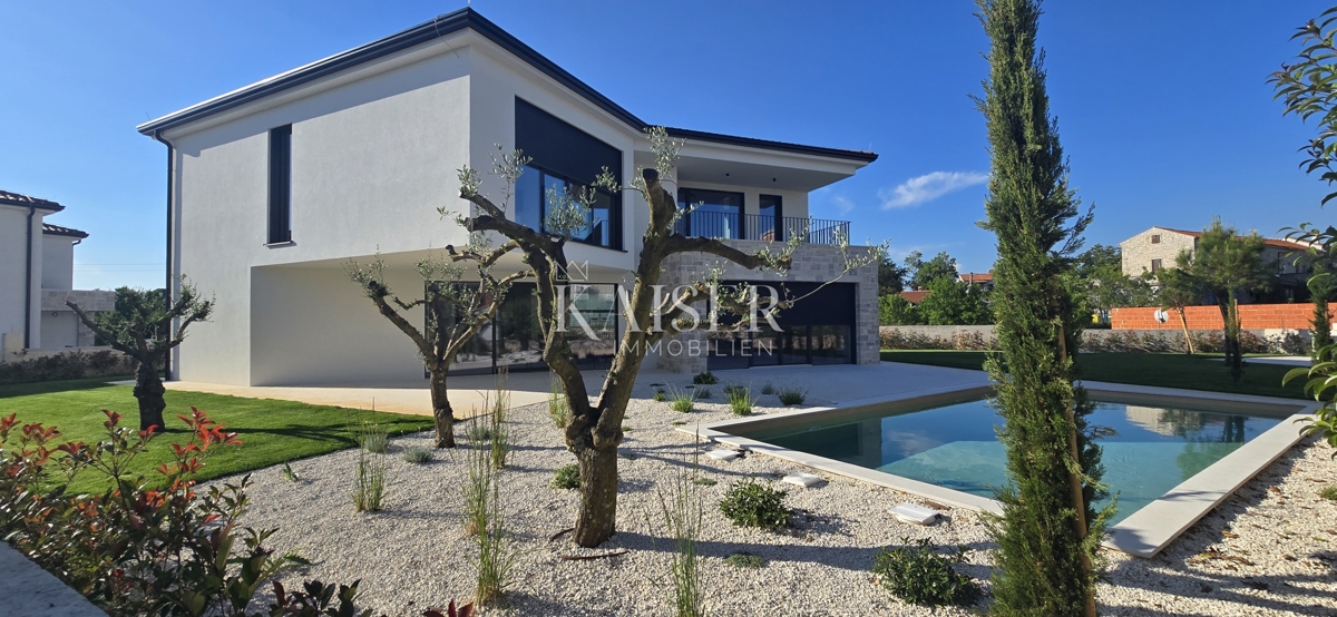Istria - Parenzo, villa moderna con piscina