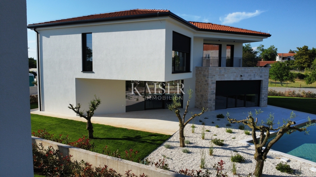 Istria - Parenzo, villa moderna con piscina