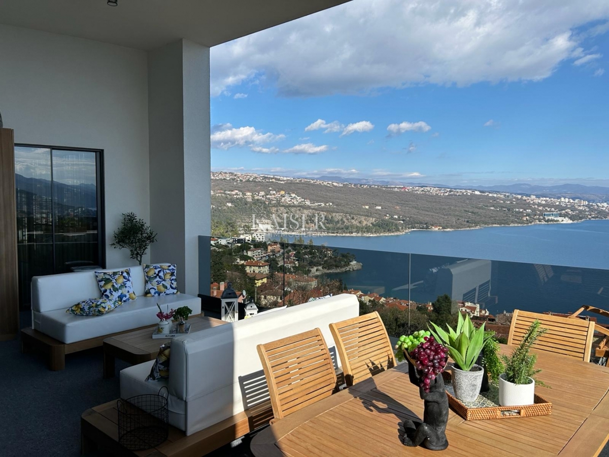 Opatija - Lussuoso attico su due piani di 264 m2 con vista mare