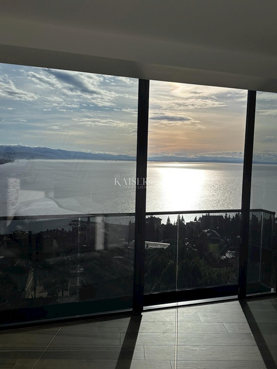 Opatija - Lussuoso attico su due piani di 264 m2 con vista mare