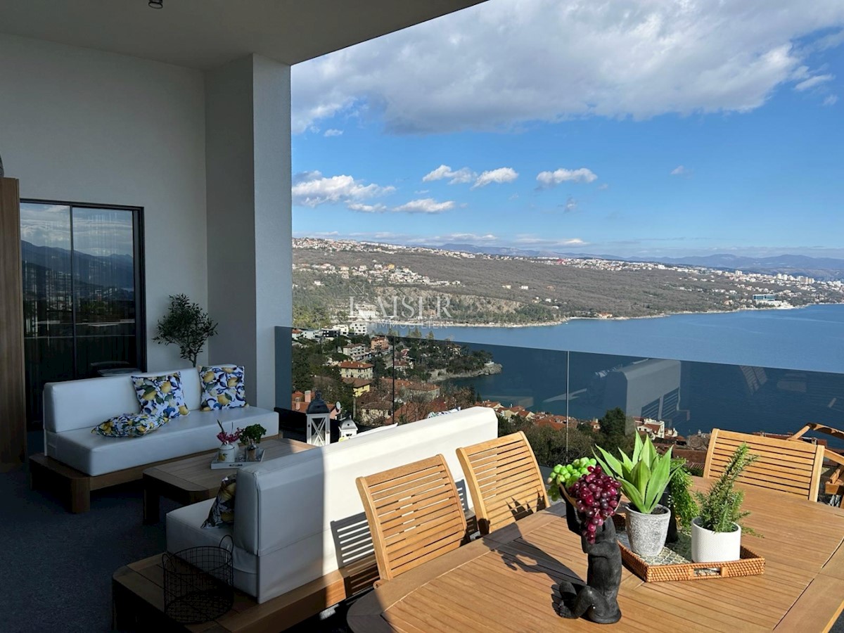 Opatija - Lussuoso attico su due piani di 264 m2 con vista mare