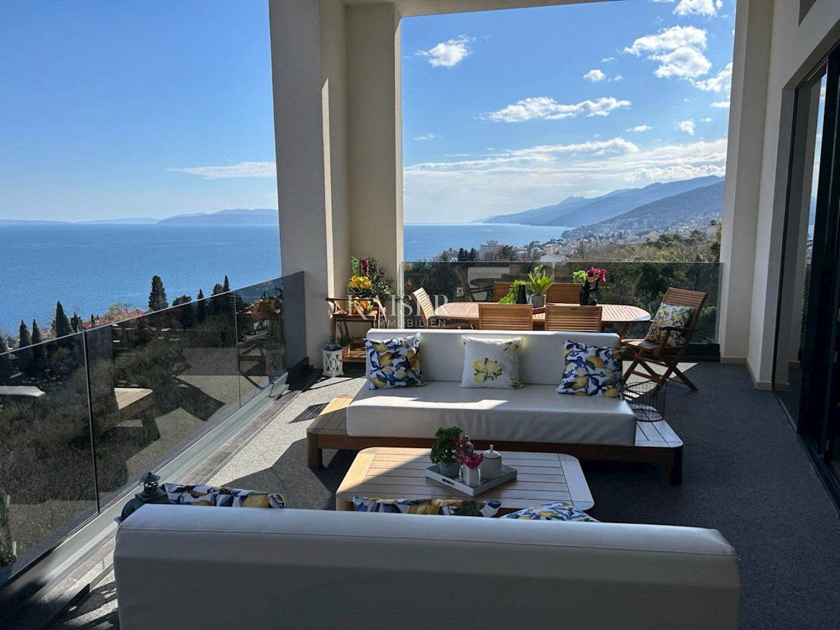 Opatija - Lussuoso attico su due piani di 264 m2 con vista mare