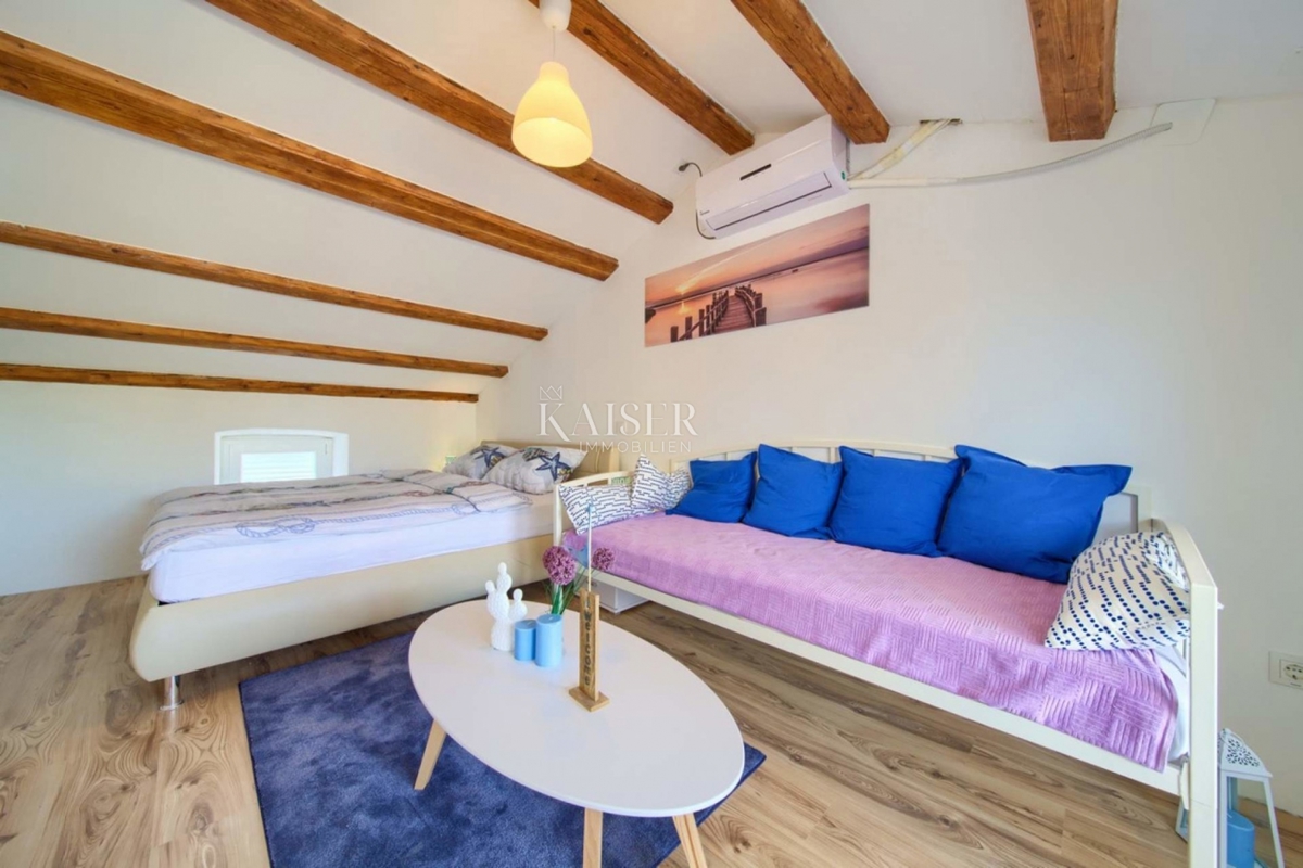Isola di Krk, Vrbnik - casa 120m2, in centro, con vista mare