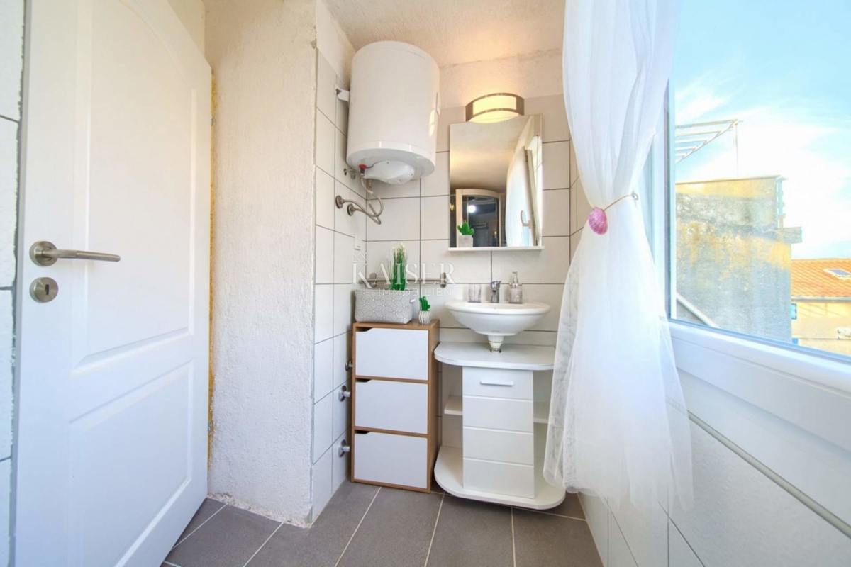 Isola di Krk, Vrbnik - casa 120m2, in centro, con vista mare