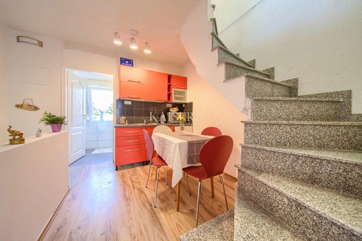Isola di Krk, Vrbnik - casa 120m2, in centro, con vista mare