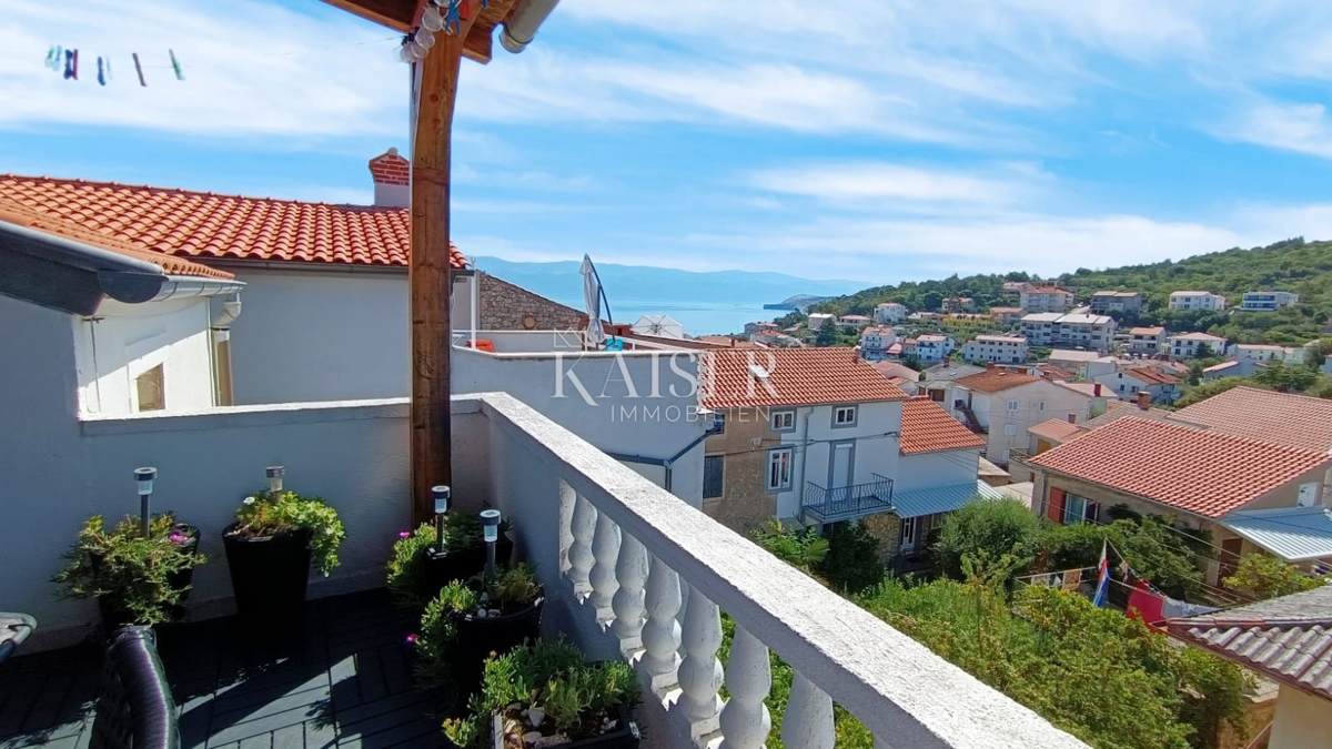 Isola di Krk, Vrbnik - casa 120m2, in centro, con vista mare