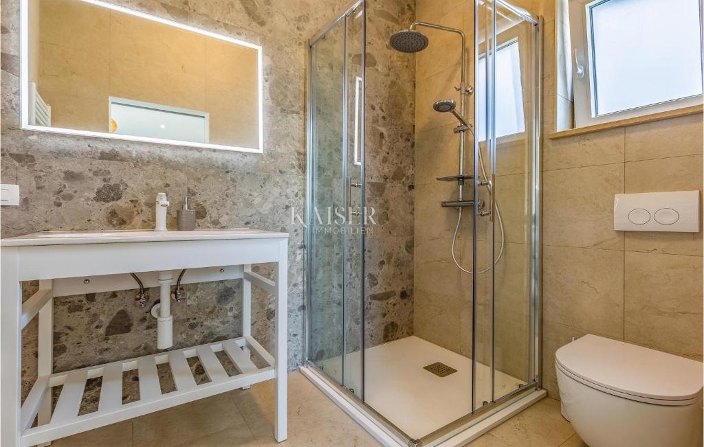 Rakalj - nuova costruzione con piscina, 130 m2