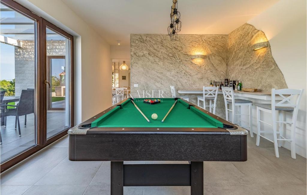 Rakalj - nuova costruzione con piscina, 130 m2