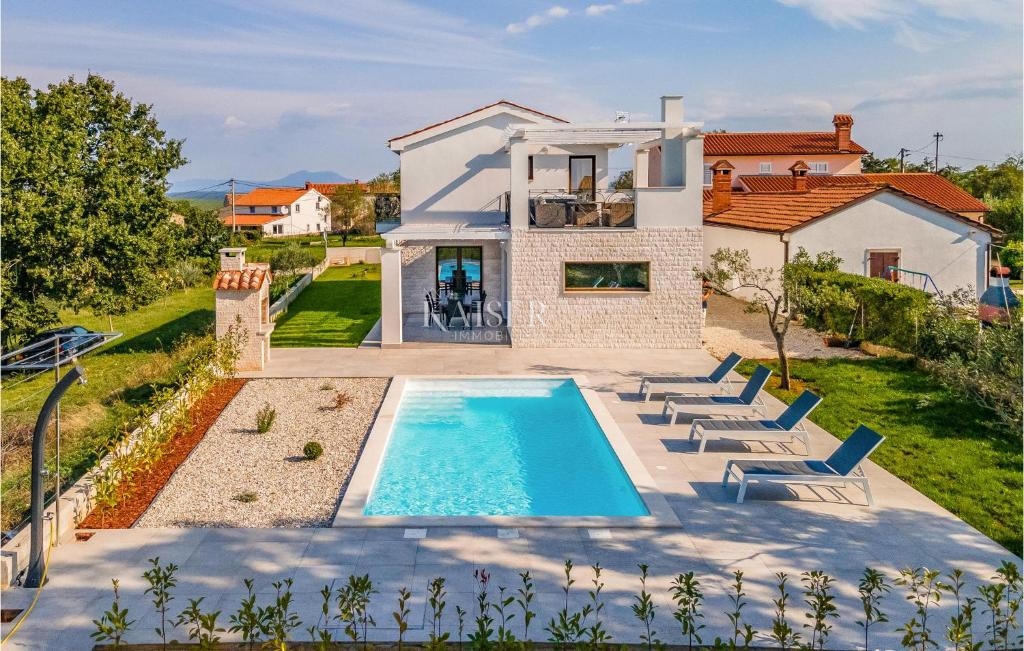 Rakalj - nuova costruzione con piscina, 130 m2