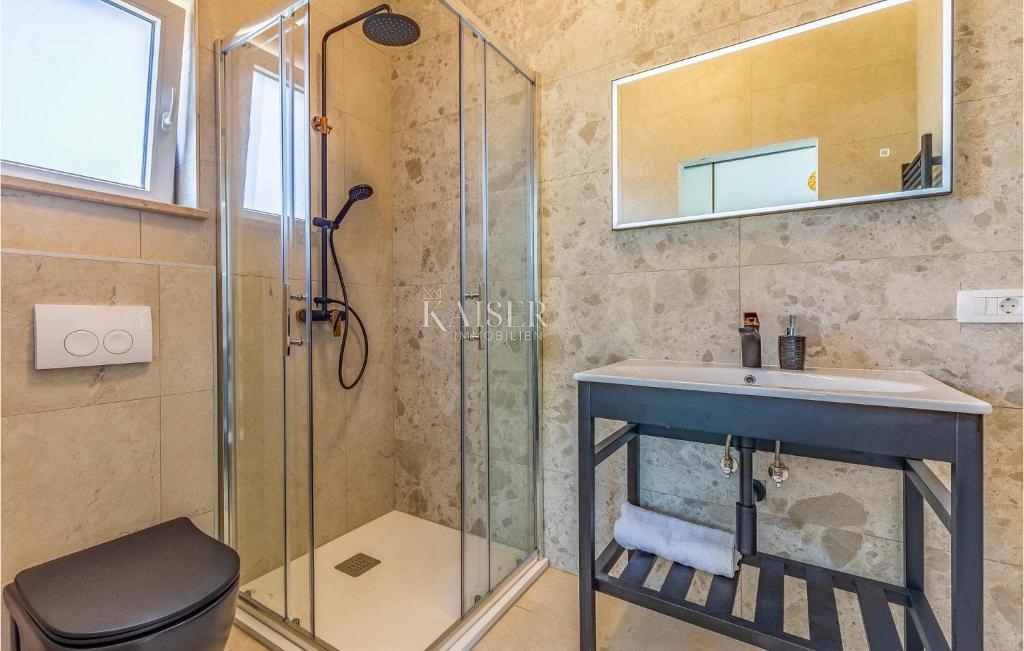 Rakalj - nuova costruzione con piscina, 130 m2
