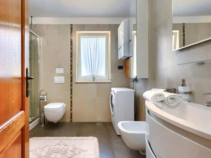 Labin - villa rustica con vista mare, 260 m2