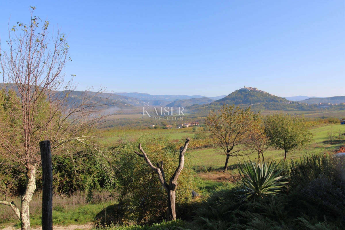 Istria - Motovun, terreno edificabile, vista su Montona