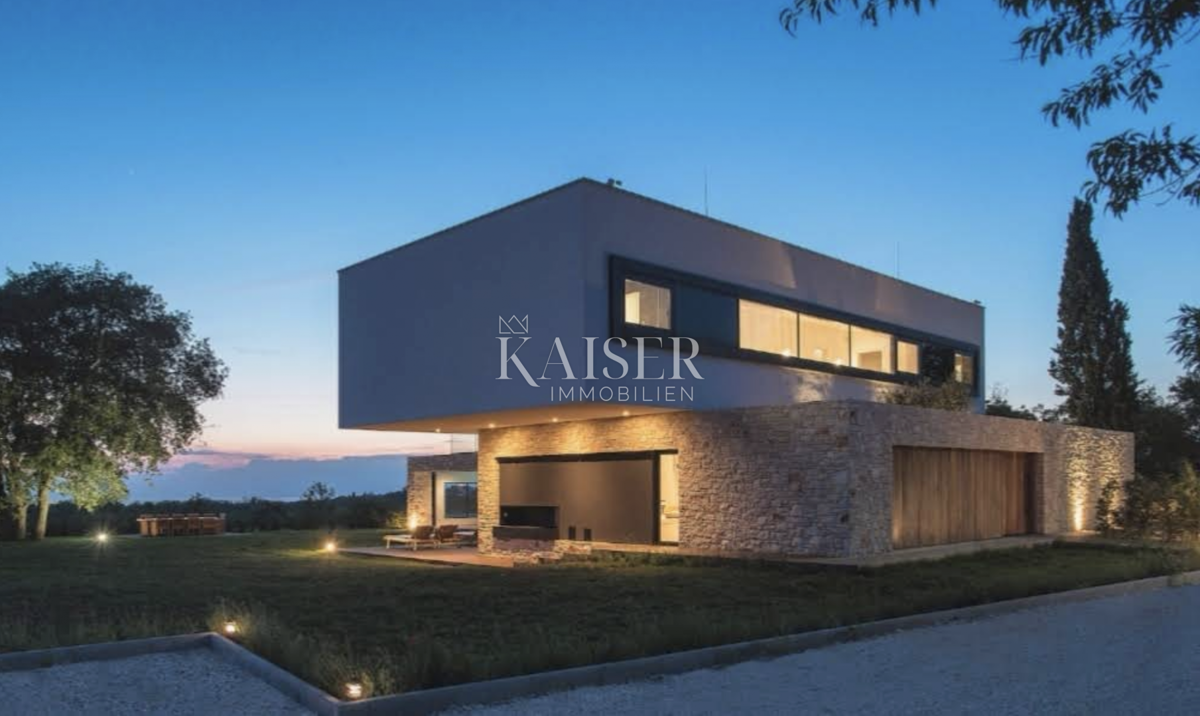 Istria - Baderna, imponente villa con piscina coperta e vista mare