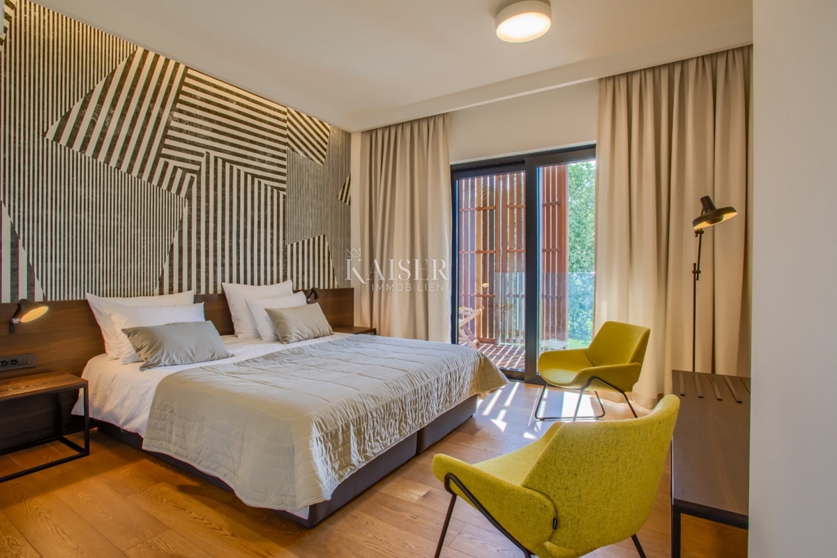 Istria - Baderna, imponente villa con piscina coperta e vista mare