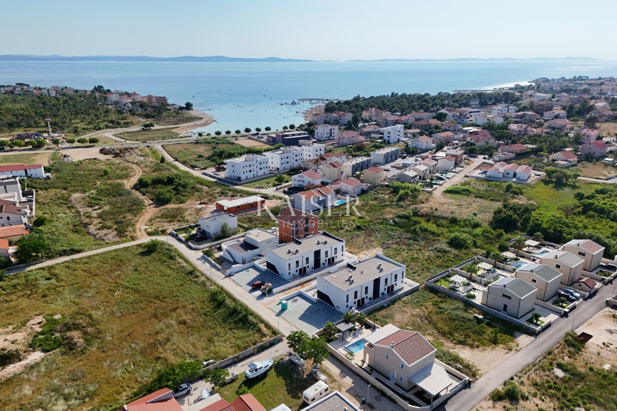 Zara, Privlaka appartamento su due piani con ampio giardino vicino al mare