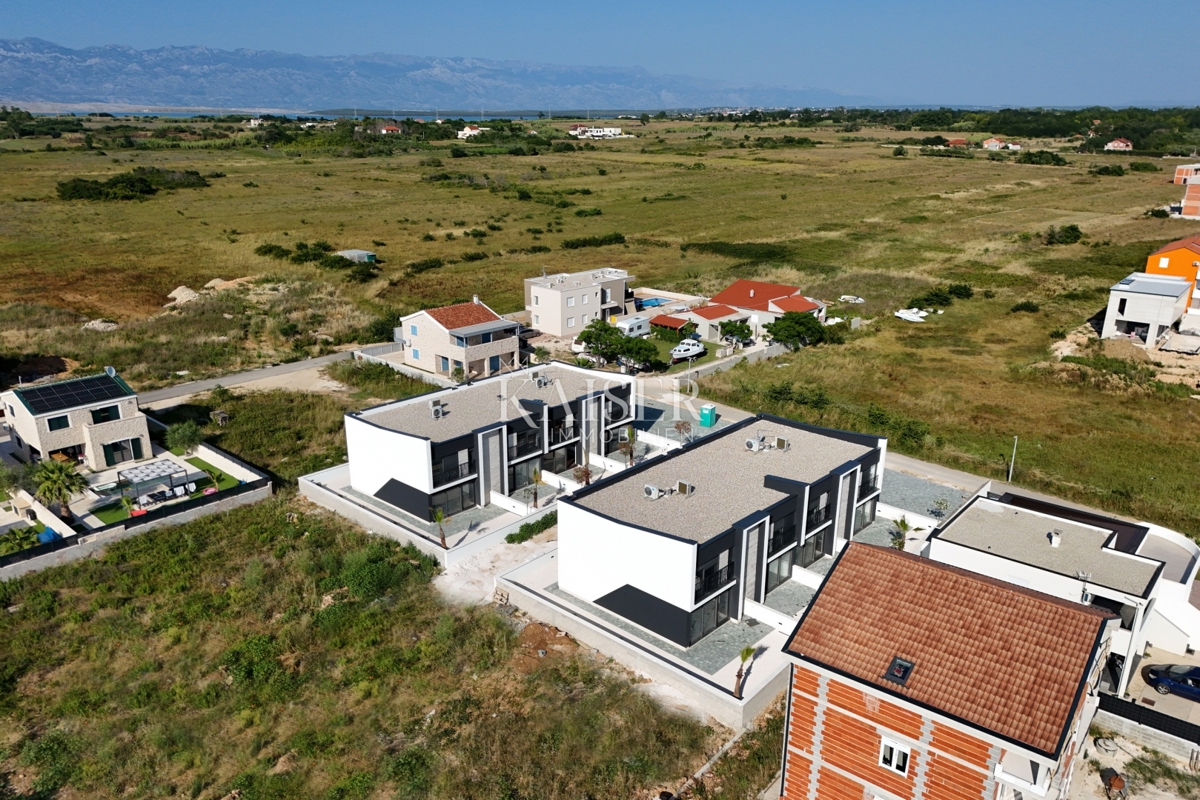 Zara, Privlaka appartamento su due piani con ampio giardino vicino al mare