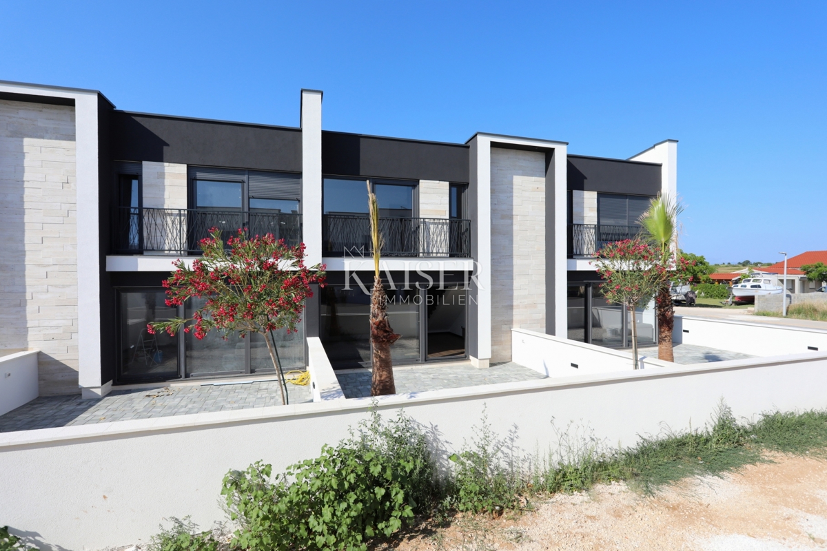 Zara, Privlaka appartamento su due piani con ampio giardino vicino al mare