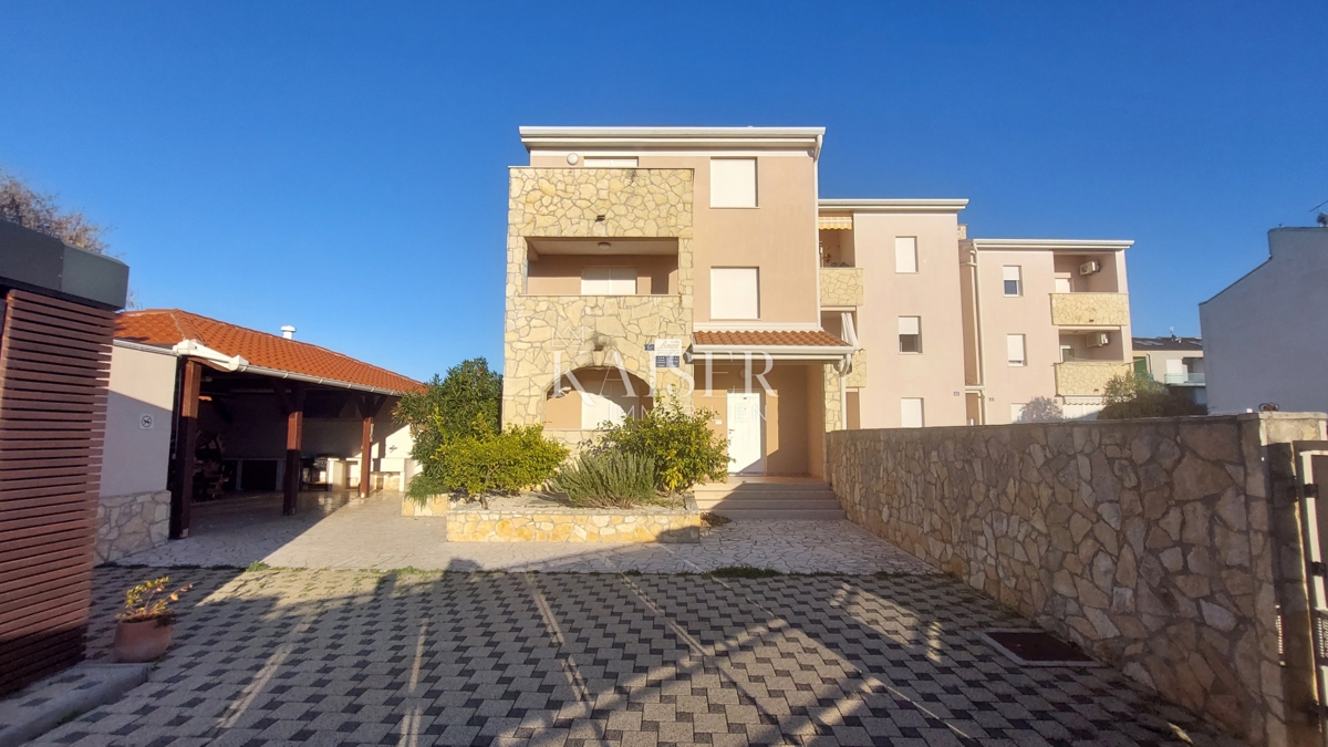 Istria, Umago, dintorni - casa con 7 appartamenti e piscina vicino al mare