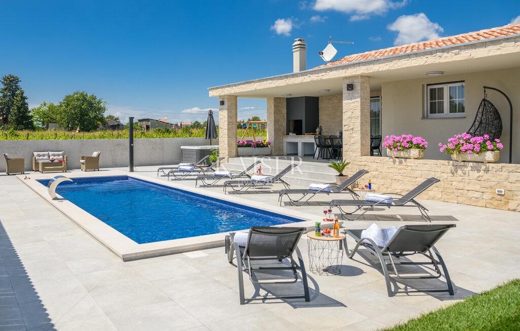 Istria, Loborika - moderna casa a un piano 150m2 con piscina