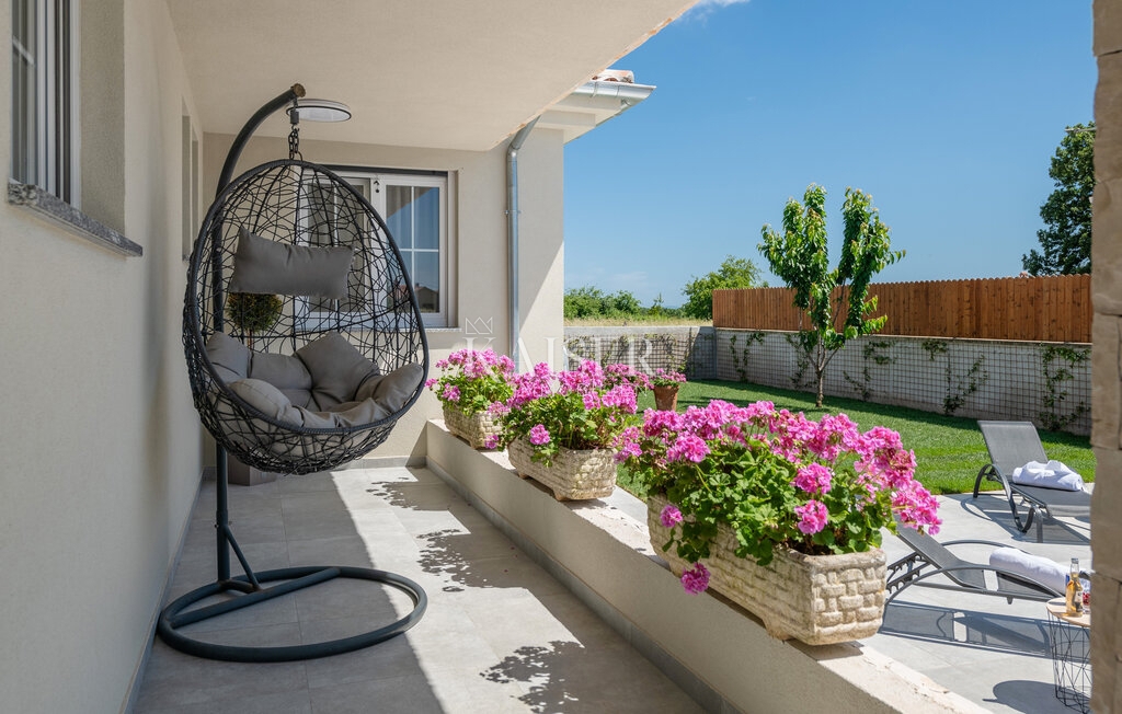 Istria, Loborika - moderna casa a un piano 150m2 con piscina
