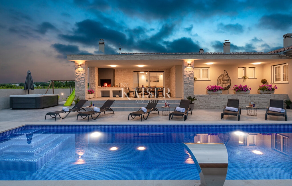Istria, Loborika - moderna casa a un piano 150m2 con piscina