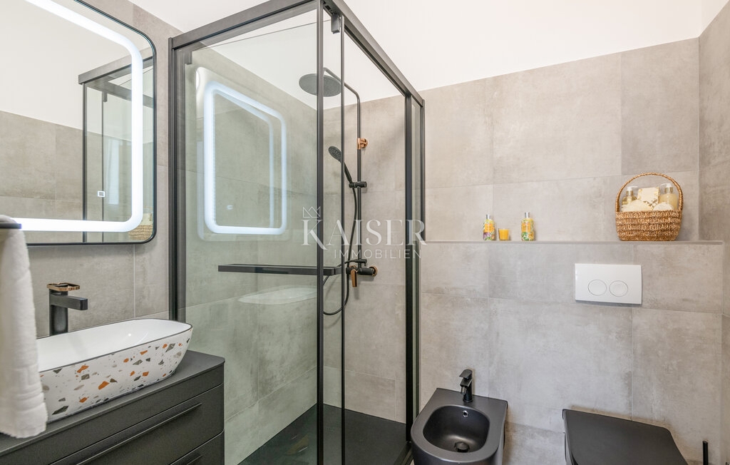 Istria, Loborika - moderna casa a un piano 150m2 con piscina