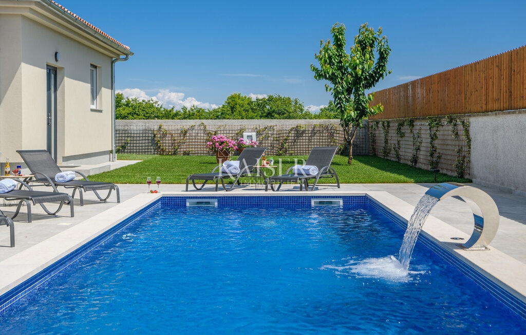 Istria, Loborika - moderna casa a un piano 150m2 con piscina