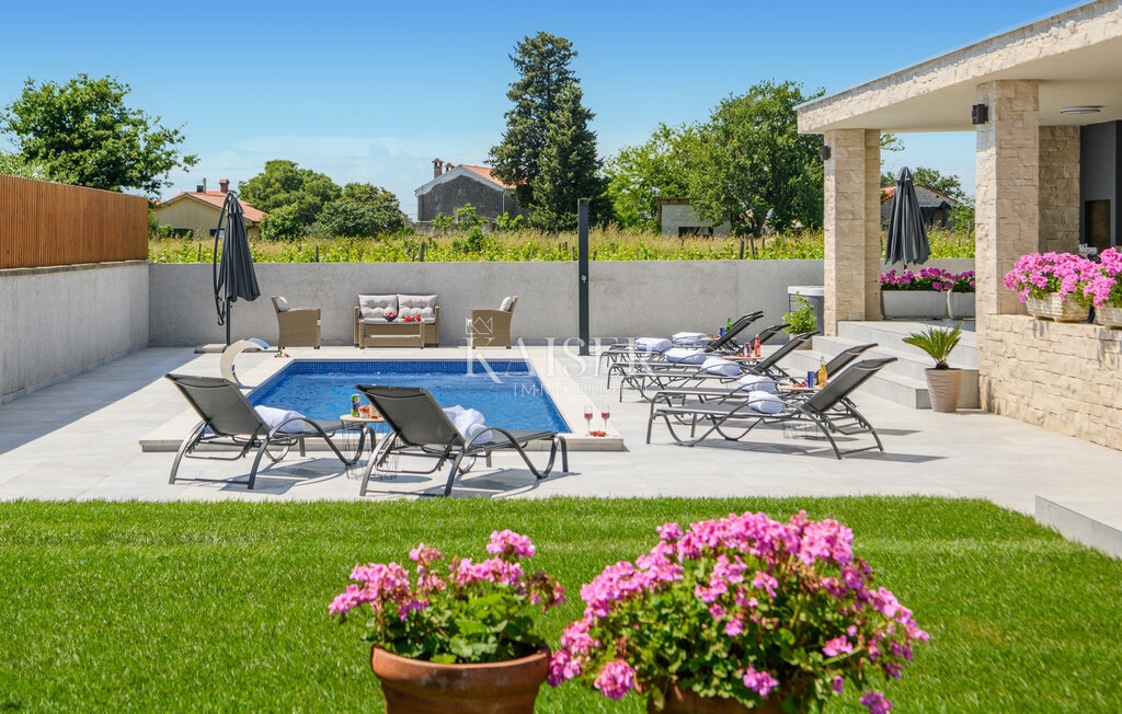 Istria, Loborika - moderna casa a un piano 150m2 con piscina