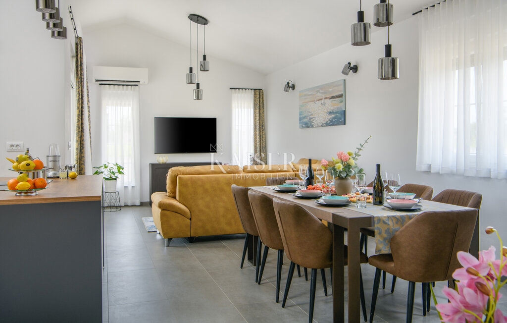 Istria, Loborika - moderna casa a un piano 150m2 con piscina