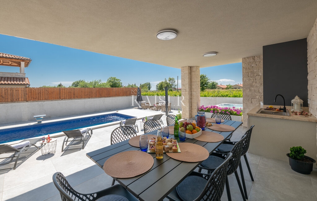 Istria, Loborika - moderna casa a un piano 150m2 con piscina