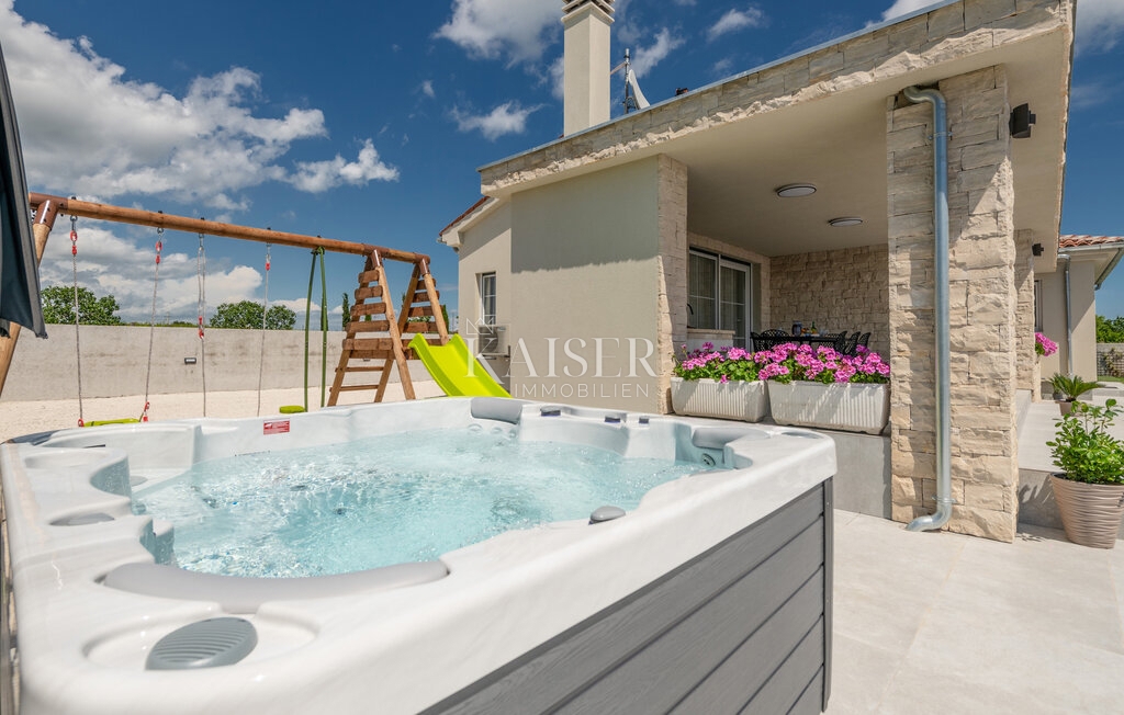 Istria, Loborika - moderna casa a un piano 150m2 con piscina