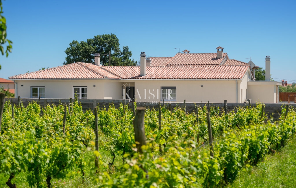 Istria, Loborika - moderna casa a un piano 150m2 con piscina
