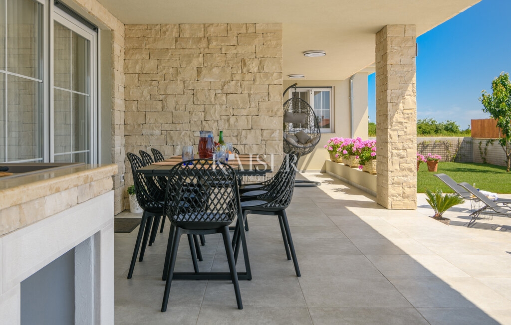 Istria, Loborika - moderna casa a un piano 150m2 con piscina