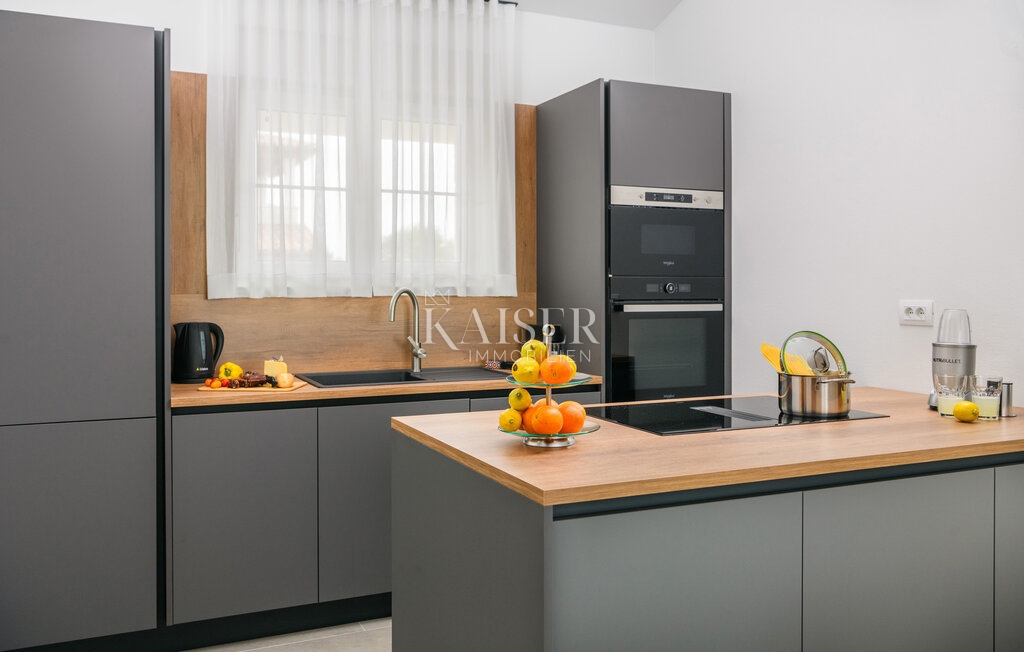 Istria, Loborika - moderna casa a un piano 150m2 con piscina