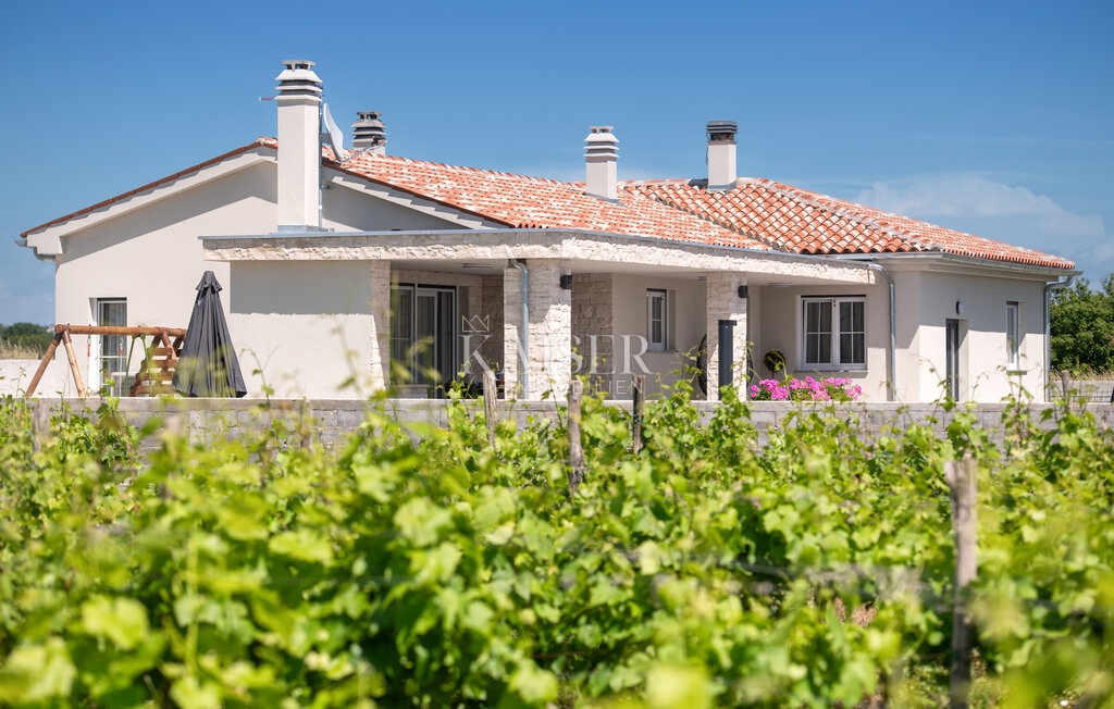 Istria, Loborika - moderna casa a un piano 150m2 con piscina