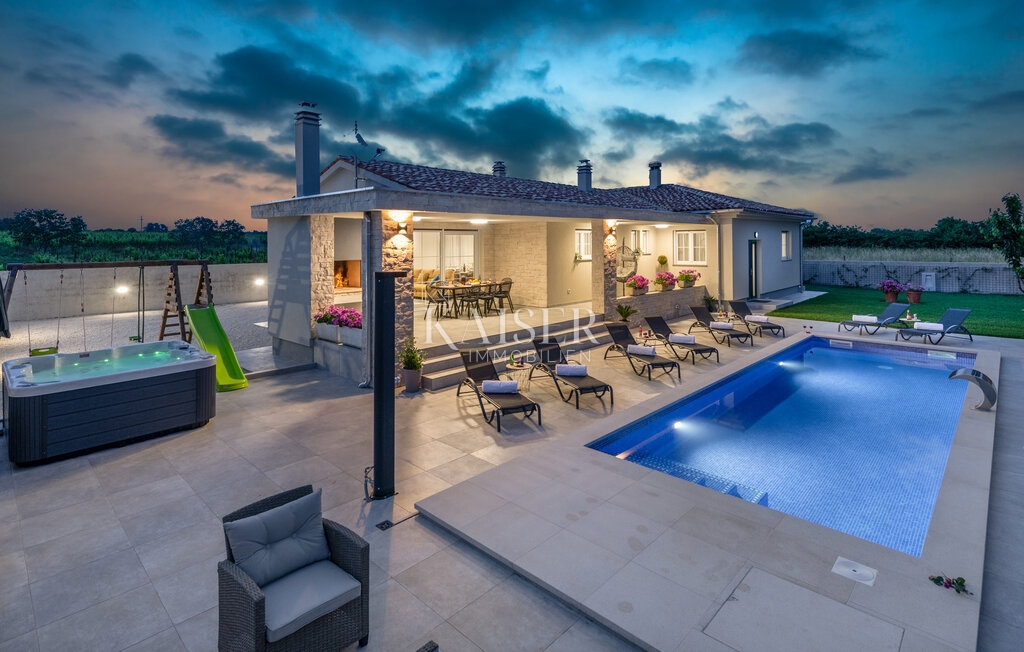 Istria, Loborika - moderna casa a un piano 150m2 con piscina