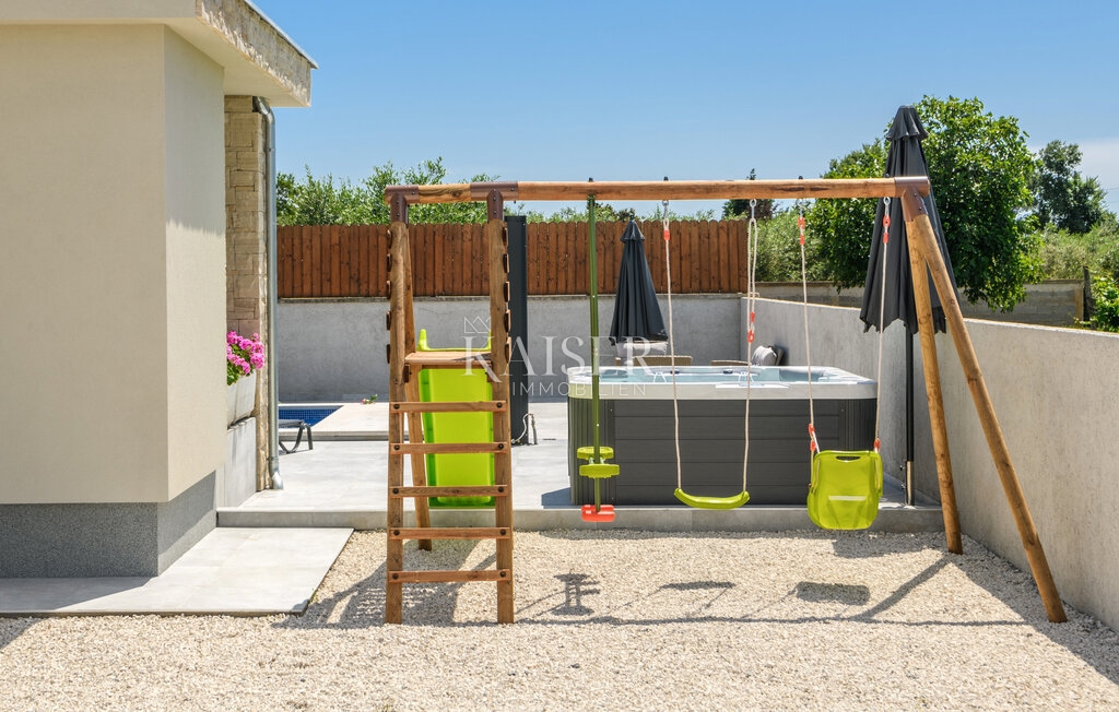 Istria, Loborika - moderna casa a un piano 150m2 con piscina