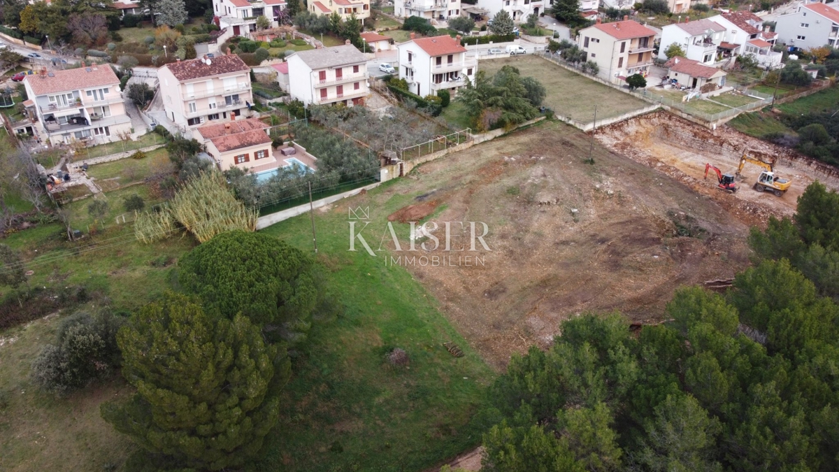 Земля під забудову Pula, 2.465m2