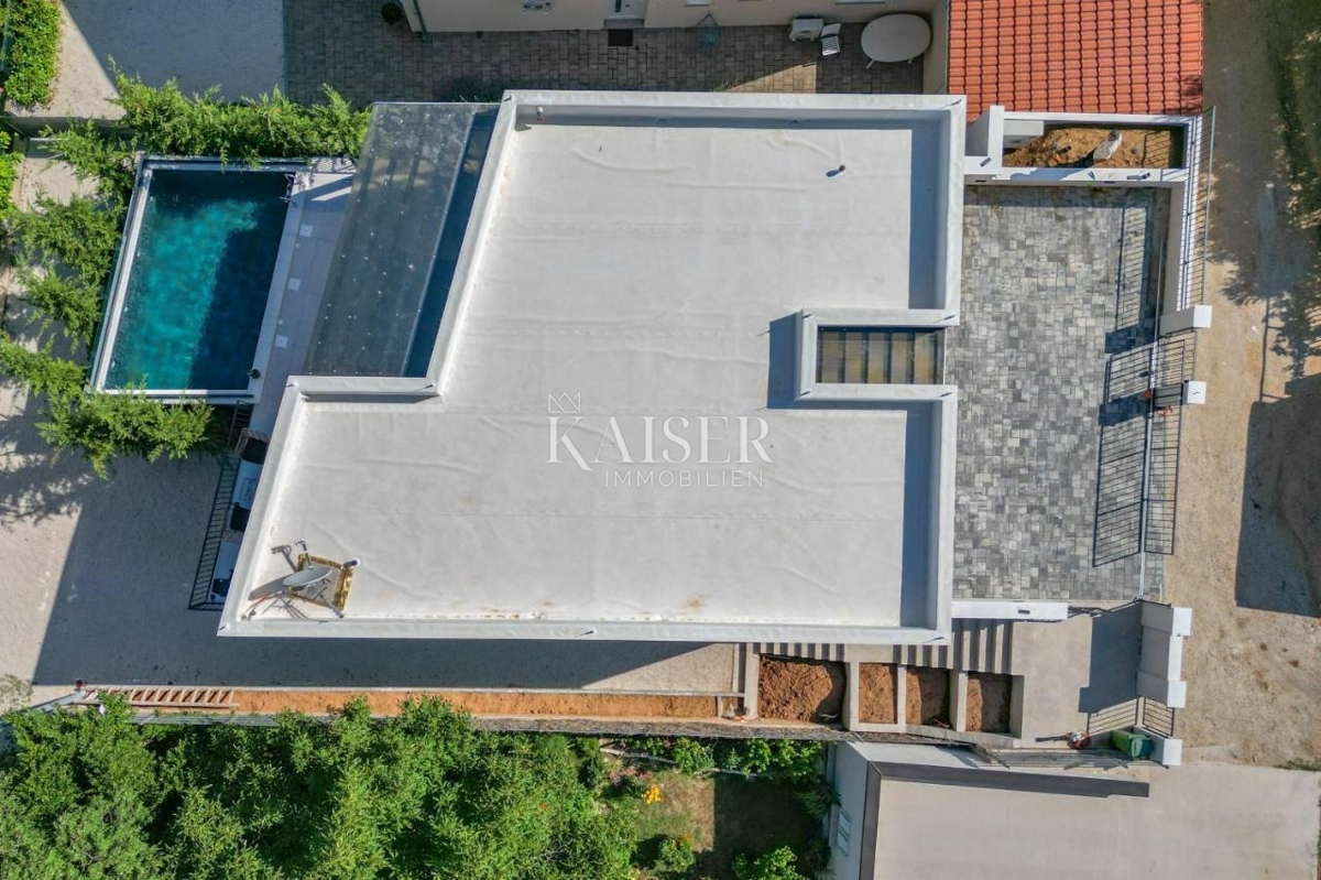 Zara, Pridraga - villa moderna con piscina, seconda fila al mare